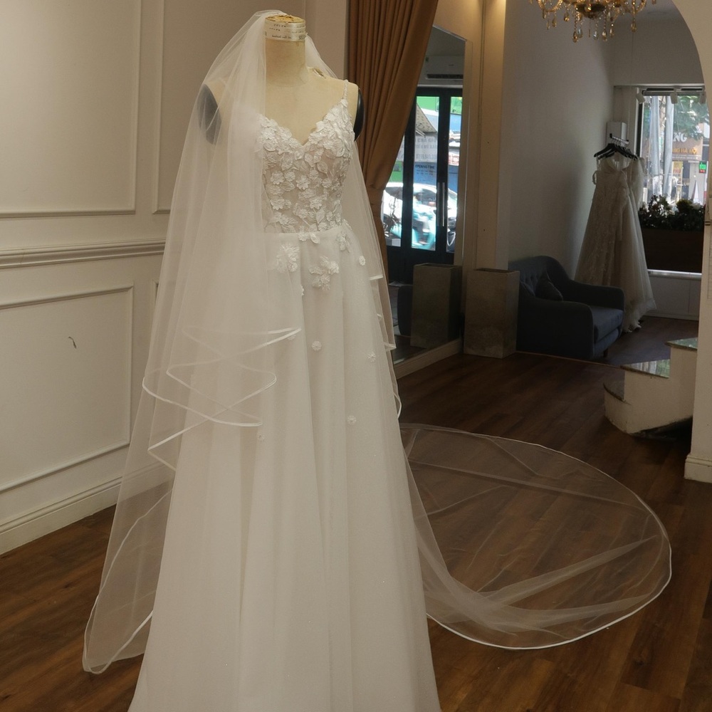 Ribbon Edge Cathedral Veil with Blusher